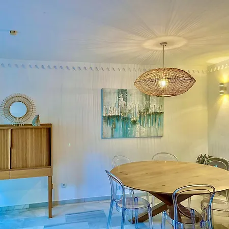 Trocadero Beach, Tennis And Pool Holiday home *
